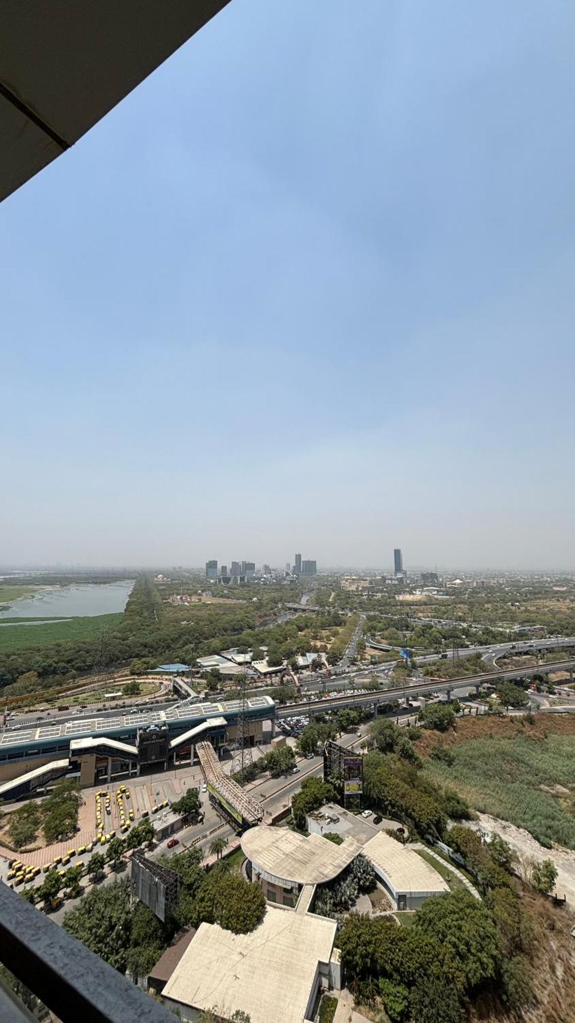 Countryside Luxury Suites - Supernova Noida Нью-Дели Экстерьер фото