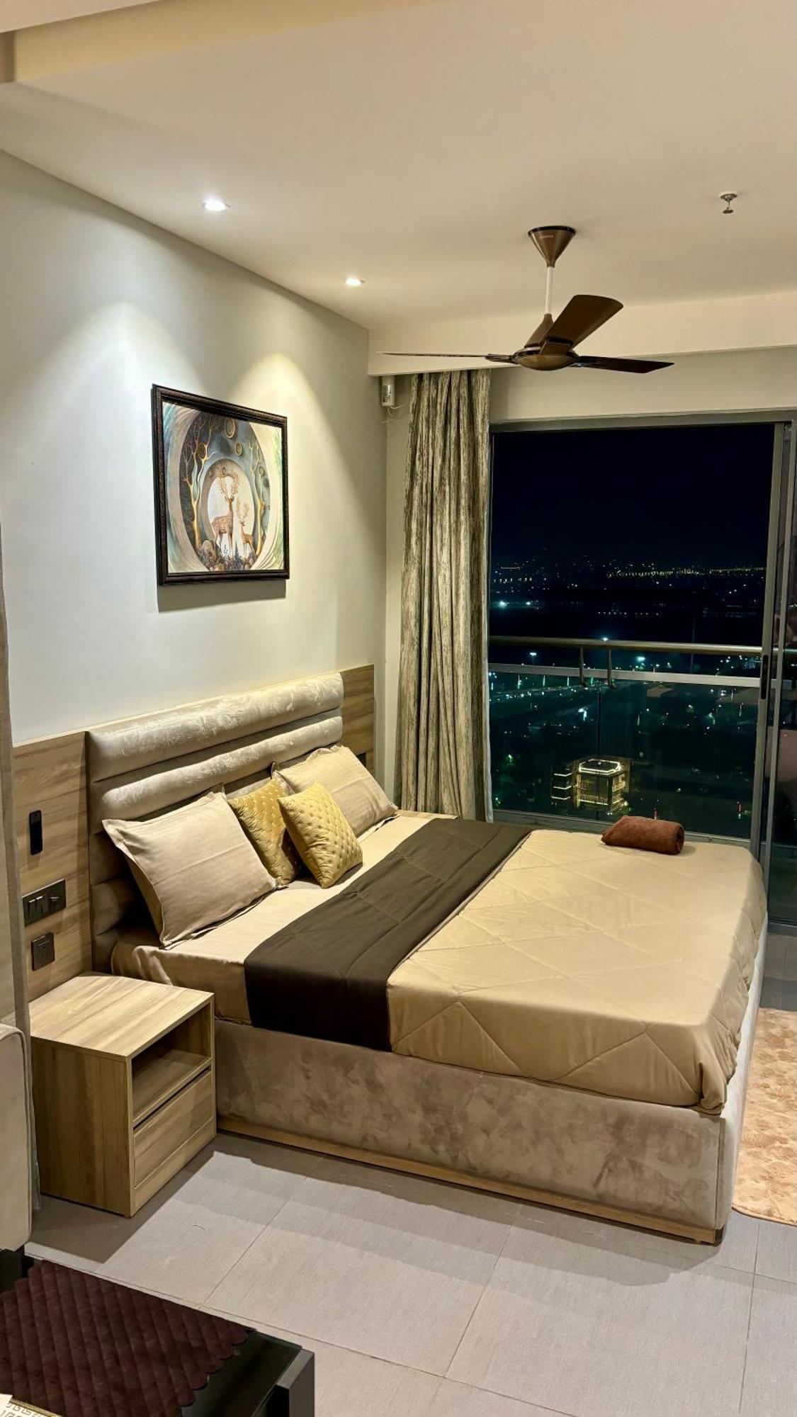Countryside Luxury Suites - Supernova Noida Нью-Дели Экстерьер фото